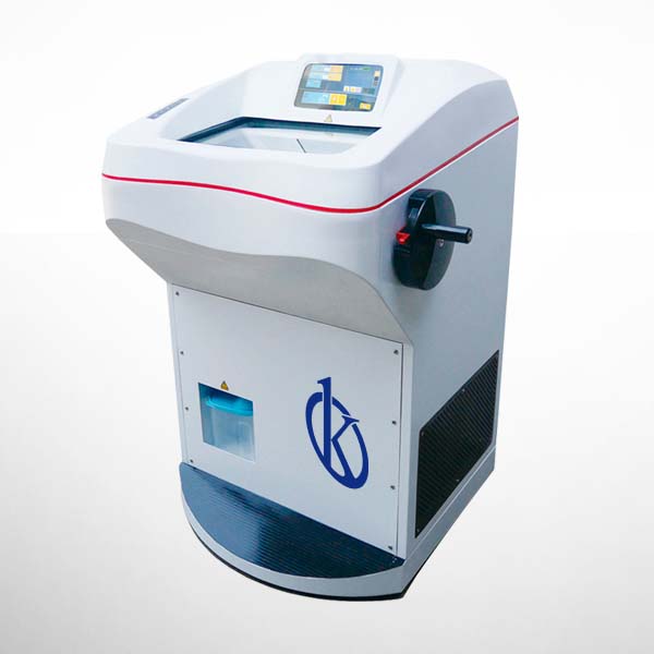 Understanding the Operation of a Cryostat for Use in a Laboratory Environment